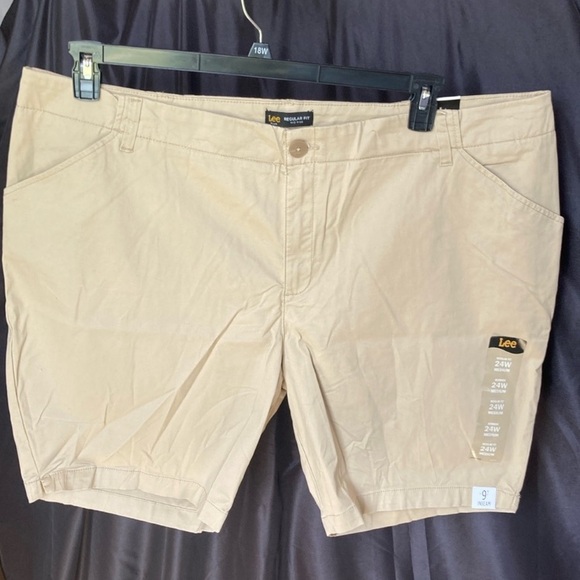Lee Pants - Lee Bermuda short regular fit midrise with 9 in inseam safari tan 24W